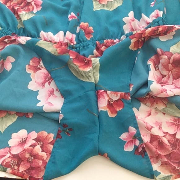 Forever 21 women's floral long sleeve shorts rumper size 2X green, red flowers - Picture 7 of 11